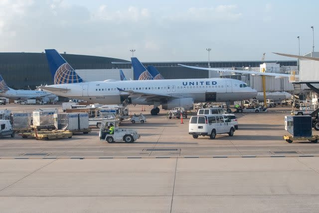 Sự Cố Cháy Động Cơ Máy Bay United Airlines Ở Houston Gây Chấn Động Ngành Logistics