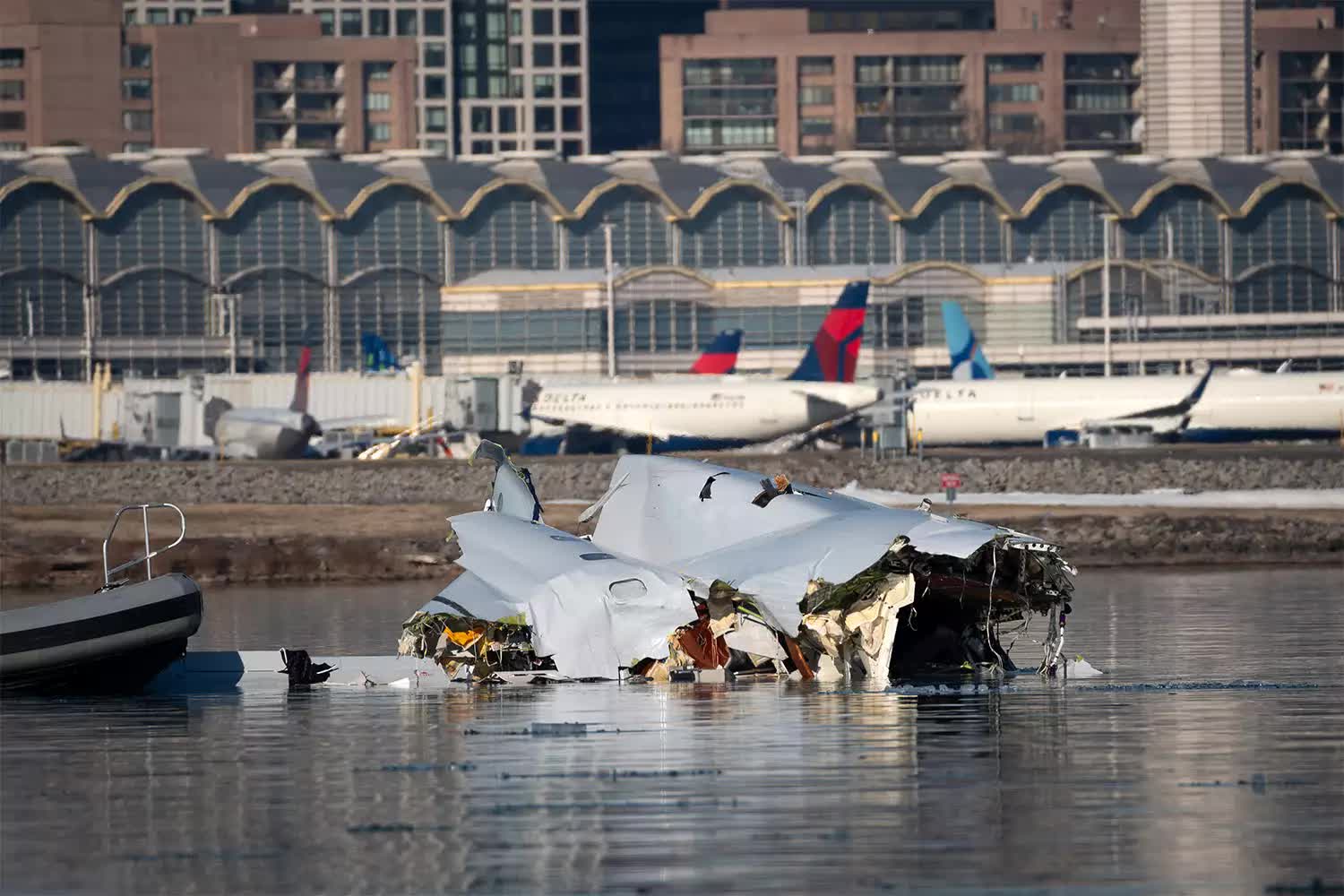 Sự Cố Cháy Động Cơ Máy Bay United Airlines Ở Houston Gây Chấn Động Ngành Logistics