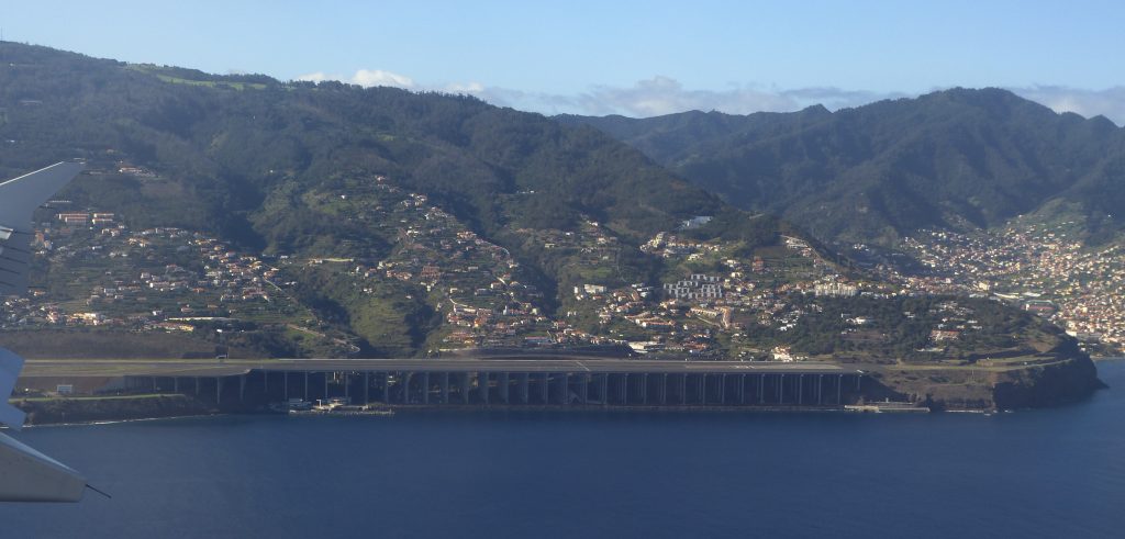 sân bay quốc tế Madeira