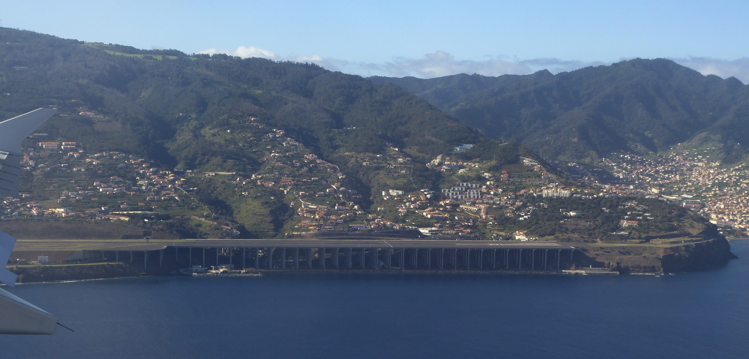 sân bay quốc tế Madeira